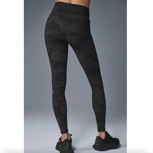 Alo Yoga High-Waist Camo Vapor Legging in Black Camo